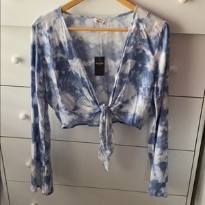 NWT PATTERNED CROP TOP WITH BELL SLEEVES